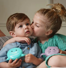 Load image into Gallery viewer, Melii Animal Snack Container with Finger Trap