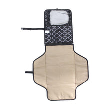 Load image into Gallery viewer, Bebe Chic Changing Clutch - Quatrefoil