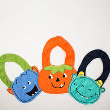 Load image into Gallery viewer, Carter Liebe Fun Bibs