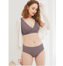 Load image into Gallery viewer, Mamaway - 220822 Ultra Breezy Crossover Nursing Sleep Bra