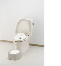 Load image into Gallery viewer, Richell Pottis Step & Potty K