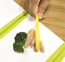 Load image into Gallery viewer, Kidsme Foldable Cutting Board