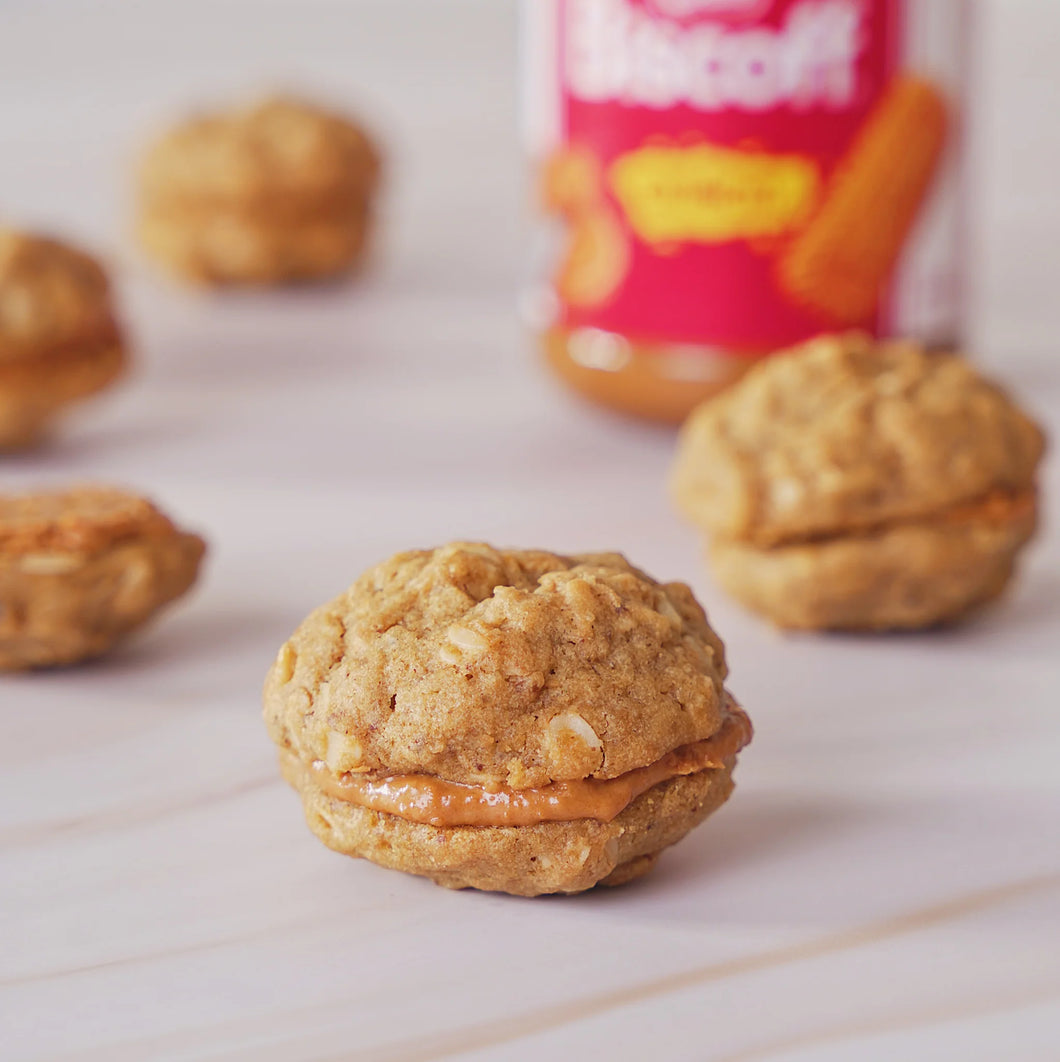 Milking Bombs Biscoff Cookie Sandwich