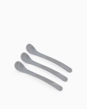 Load image into Gallery viewer, Twistshake Newborn Feeding Spoon 3-pack
