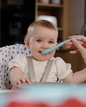 Load image into Gallery viewer, Twistshake Newborn Feeding Spoon 3-pack
