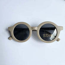 Load image into Gallery viewer, Blooming Wisdom Round Fashion Sunglasses
