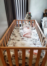 Load image into Gallery viewer, Barnmöbler  Hansel Convertible Crib in Natural Wood
