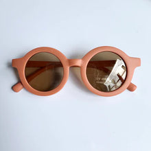 Load image into Gallery viewer, Blooming Wisdom Round Fashion Sunglasses
