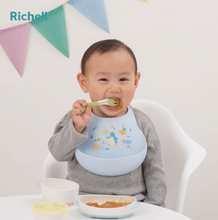 Load image into Gallery viewer, Richell Silicone Bib With Food Catcher
