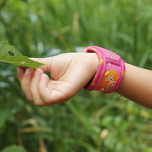 Load image into Gallery viewer, Para&#39;Kito Mosquito Repellent Wristband Kids
