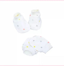 Load image into Gallery viewer, Carter Liebe Mittens with Booties

