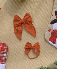 Load image into Gallery viewer, Laurel.co Holiday Collection Mini Isla Bow
