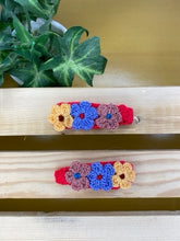 Load image into Gallery viewer, Clipcase - 3 Flowers Handcraft Clips
