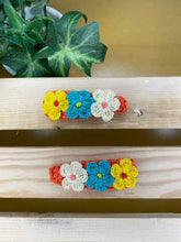 Load image into Gallery viewer, Clipcase - 3 Flowers Handcraft Clips
