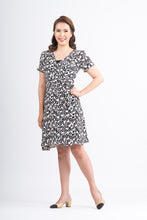 Load image into Gallery viewer, Mome - Nicole Dress Small Floral Cream
