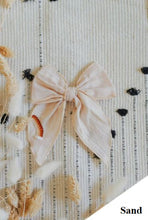 Load image into Gallery viewer, Laurel.co Isla Linen Bow Clip (Embroidered)
