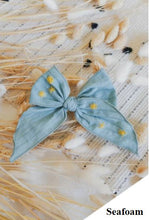 Load image into Gallery viewer, Laurel.co Isla Linen Bow Clip (Embroidered)
