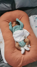 Load image into Gallery viewer, Nuborn The Snugglr With Carry Bag (0-12mo)

